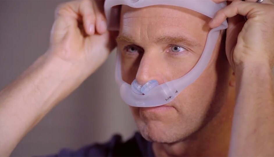 Video o používaní a nastavovaní masky DreamWear s nosnými alebo gélovými podložkami s vankúšikmi