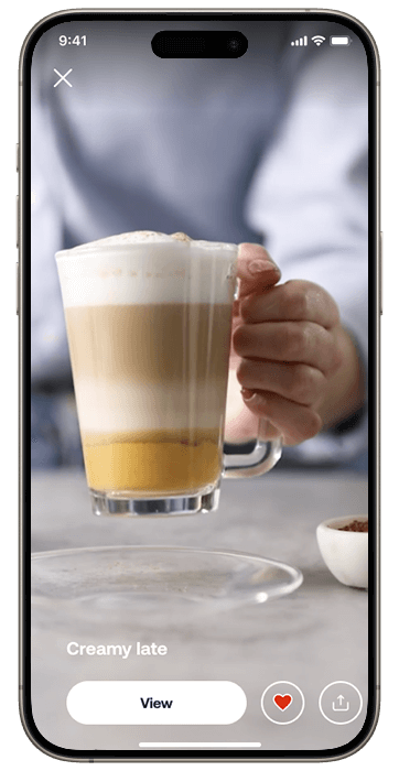 Smartfón s obrazovkou aplikácie HomeID s prehliadkou kávových receptov