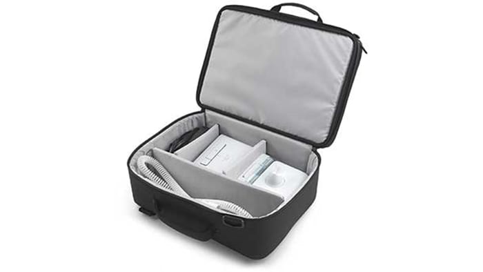 Cestovný kufrík s odpojiteľnou taškou na prenosný počítač